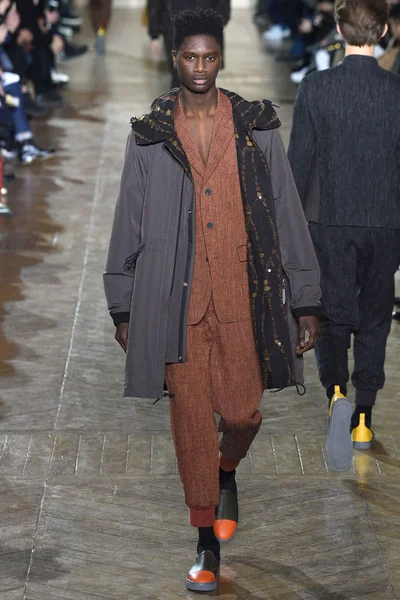 Look 11